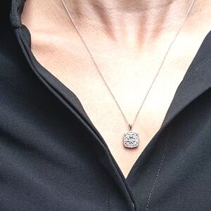 Classic Silver Necklace with Intricate Diamond Design